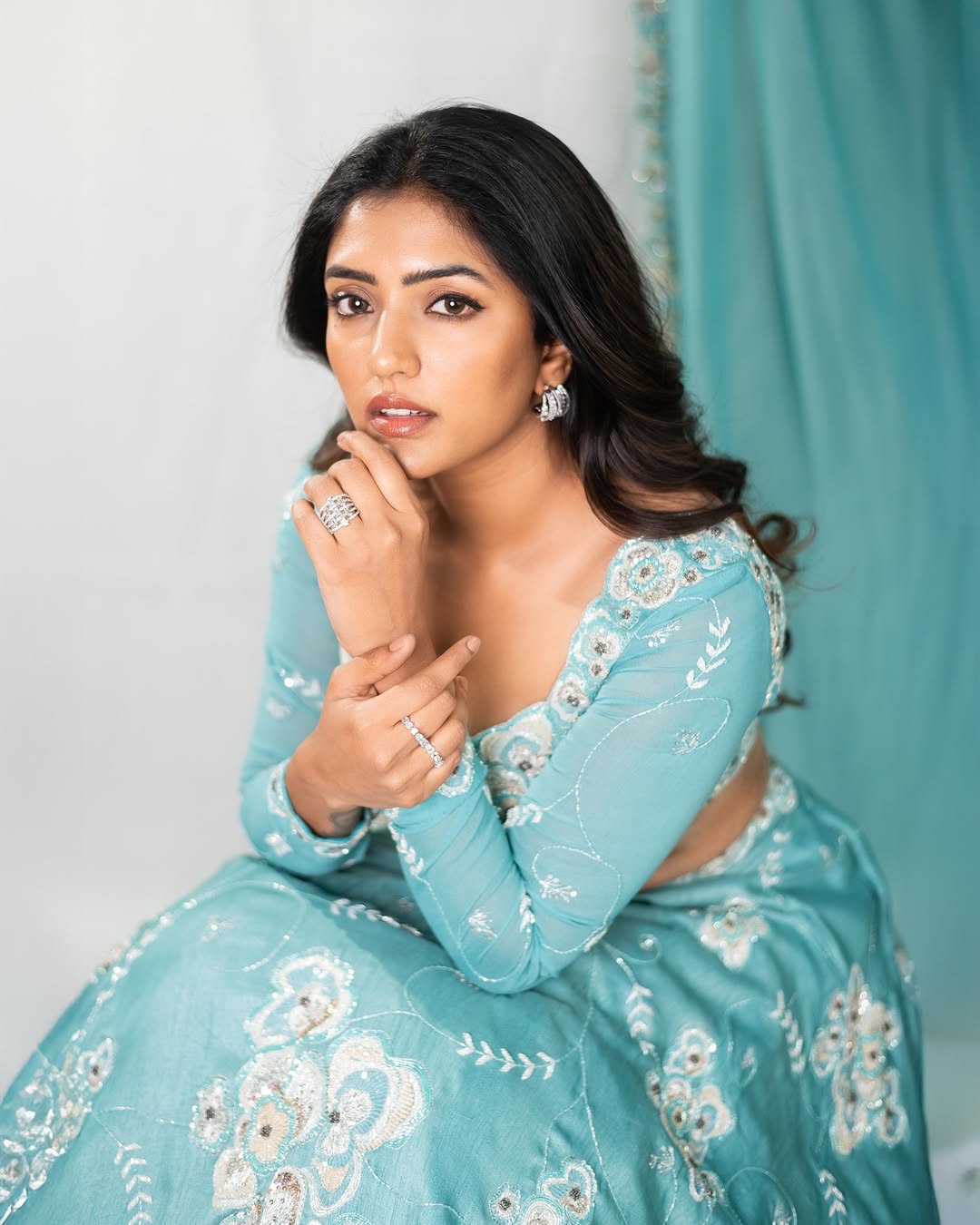 Actress Eesha Rebba Photo Gallery