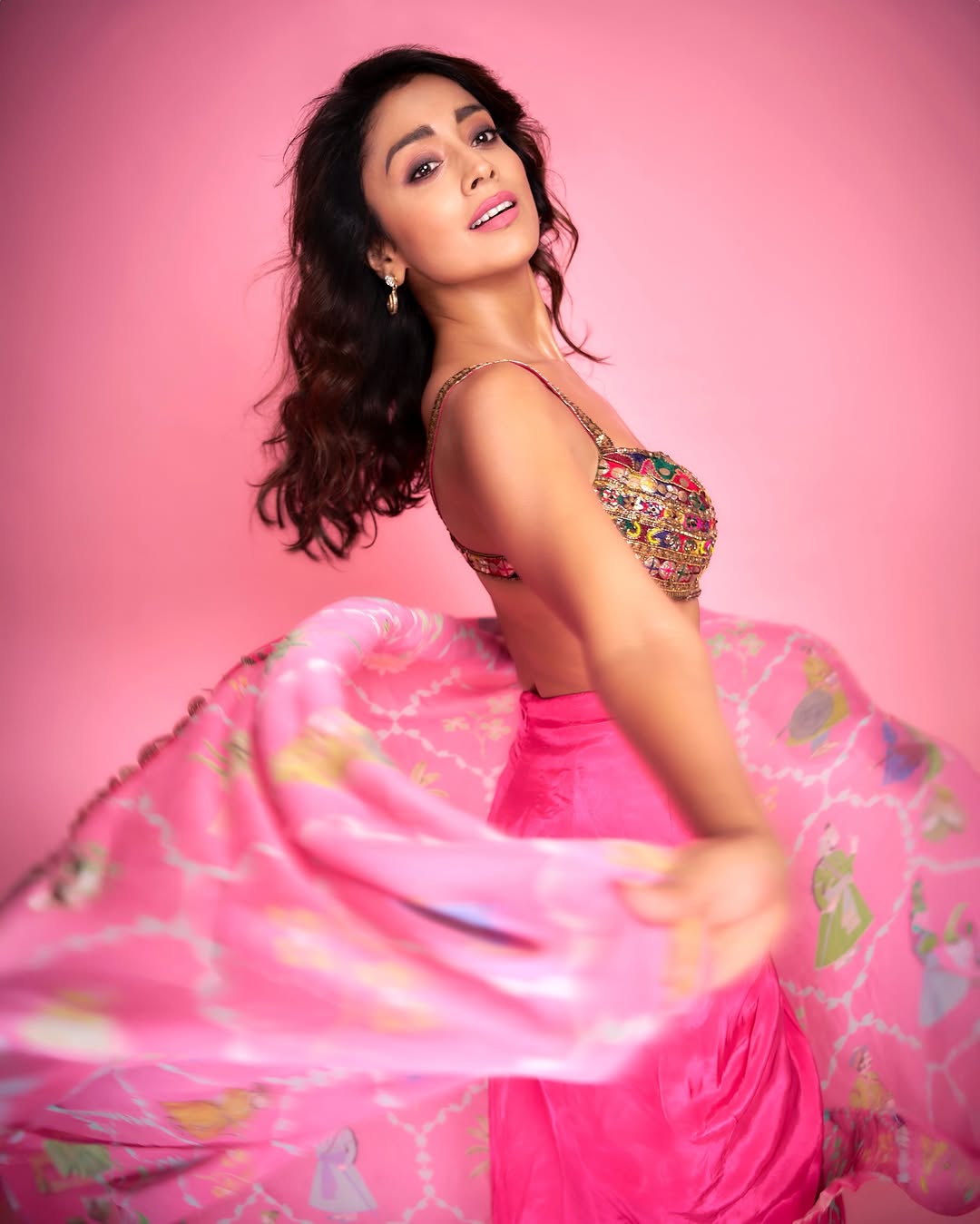 Shriya Saran Photo Gallery