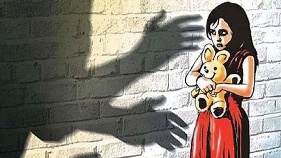 POCSO Case in Vizag: విశాఖలో దారుణం.. LKG చదువుతున్న చిన్నారిపై టీచర్..