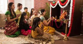 Puja: పూజ చేస్తున్నారా ? పొరపాటున కూడా.. ఈ రంగు బట్టలు ధరించొద్దు !