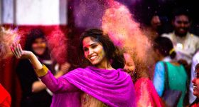 Holi Colour: ఇలా చేస్తే.. క్షణాల్లోనే శరీరంపై ఉన్న హోలీ కలర్స్ పూర్తిగా తొలగిపోతాయ్ !