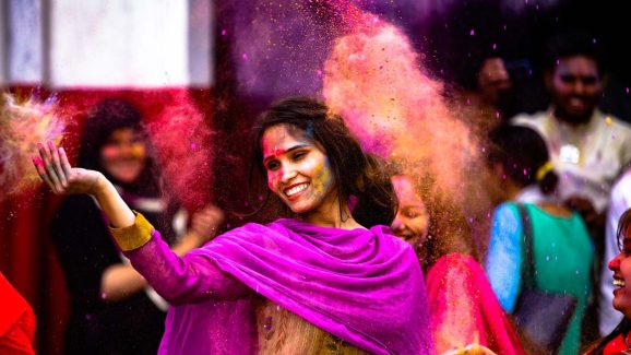 Holi Colour: ఇలా చేస్తే.. క్షణాల్లోనే శరీరంపై ఉన్న హోలీ కలర్స్ పూర్తిగా తొలగిపోతాయ్ !