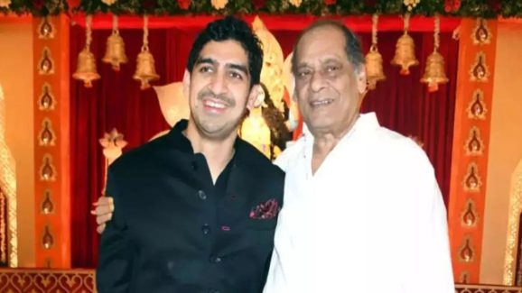 Bollywood : బాలీవుడ్ లో విషాదం… ఆయన మృతి… ఆగిపోయిన ‘వార్ 2’ మూవీ