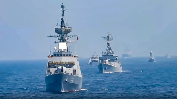 Navy Drills : సముద్రంలో శత్రువులంతా కలిశారా.? – హిందూమహా సముద్రంలో సైనిక విన్యాసాలు