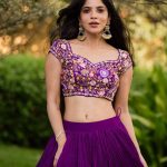 Divya Bharathi : అబ్బా ఏముంది దివ్యభారతి..  ముద్దుగుమ్మ గ్లామర్ ట్రీట్‌కు ఫిదా అవుతున్న కుర్రకారు…