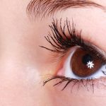 Eyelashes: కనురెప్పల వెంట్రుకలు నల్లగా, మందంగా పెరగాలంటే ఈ నూనెలు అప్లై చేయండి