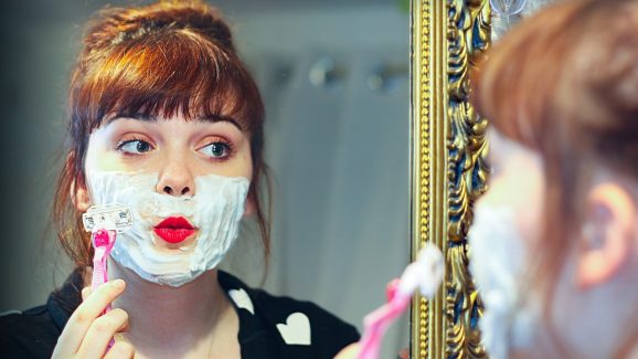 Face Shaving: మహిళలూ.. మృదుత్వం కోసం ఫేస్ షేవింగ్ చేస్తున్నారా? ఇవి తెలుసుకోండి