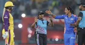 Harmanpreet Kaur: WPLలో తన్నుకున్న లేడీ క్రికెటర్లు.. వేలు పెట్టి మరీ హర్మన్‌ రచ్చ !
