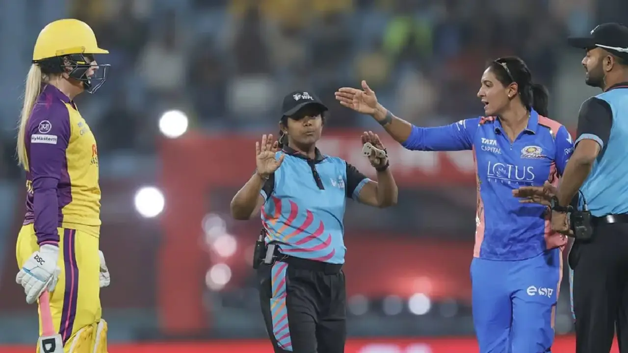 Harmanpreet Kaur: WPLలో తన్నుకున్న లేడీ క్రికెటర్లు.. వేలు పెట్టి మరీ హర్మన్‌ రచ్చ !