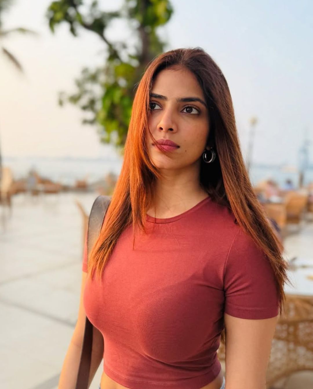 Malavika Mohanan : సముద్రతీరాన ప్రభాస్ బ్యూటీ ఫోటో షూట్.. ట్రెండీ లుక్ లో కేకే..