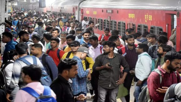 Maha Kumbh Mela: మహా కుంభమేళాలో ఎన్ని రైళ్లు ధ్వంసమయ్యాయో తెలుసా?