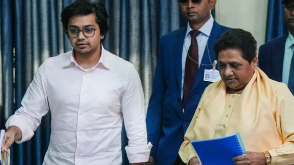 Mayawati Nephew: మేనల్లుడిపై ఆగ్రహం.. పార్టీ నుంచి బహిష్కరణ, ఎందుకీ నిర్ణయం..