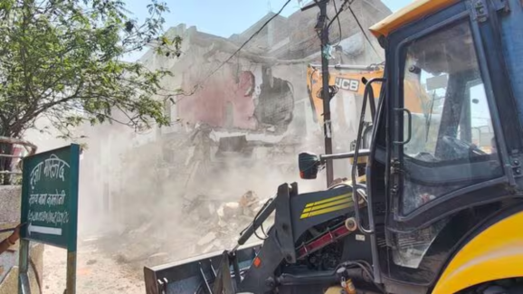 Nagpur Violence : నాగ్ పూర్ అల్లర్ల నిందితుడి ఇంటిపై బుల్డోజర్ యాక్షన్ – దెబ్బ అదుర్స్ అంటున్న ప్రజలు