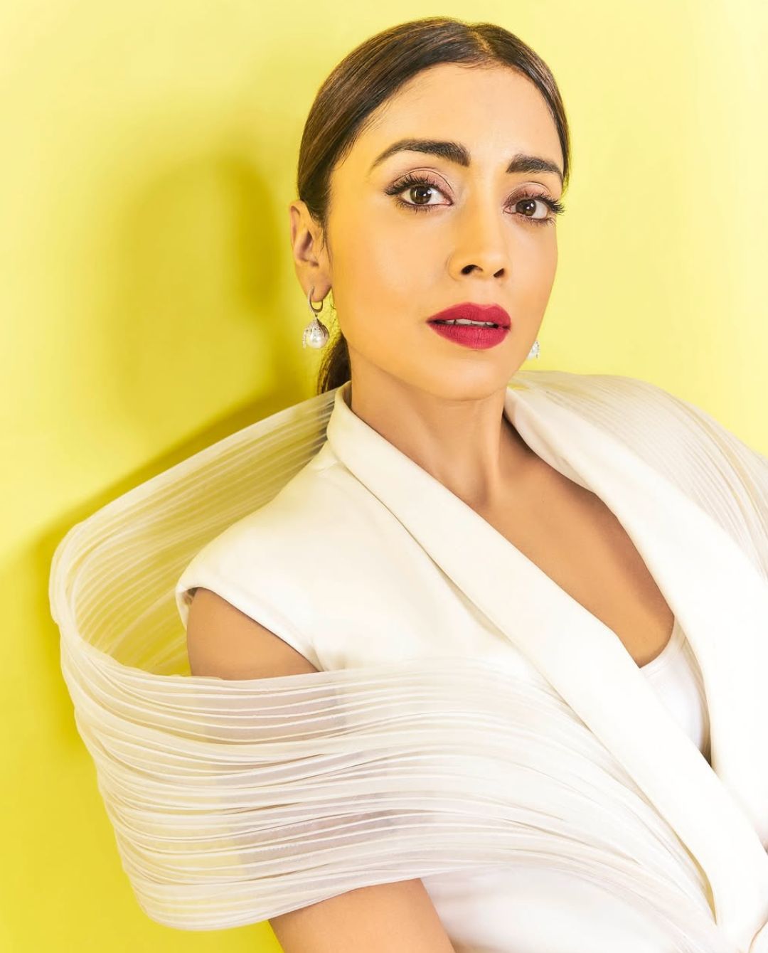 Shriya Saran : గార్జీయస్ లుక్ లో శ్రీయా శరన్.. ఏముంది మామా..