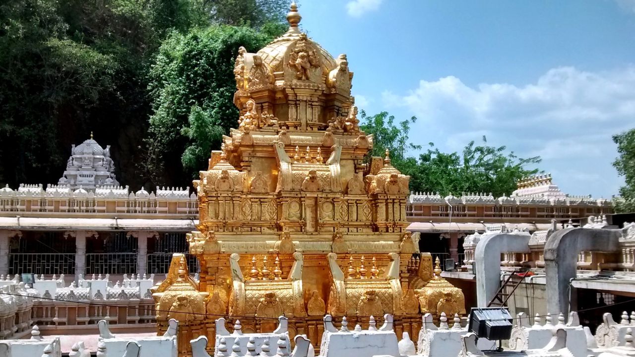 Vijayawada: ఇంద్రకీలాద్రిపై చీరల స్కామ్‌పై దర్యాప్తు ముమ్మరం.. హైకోర్టు ఏం చెప్పిందంటే?