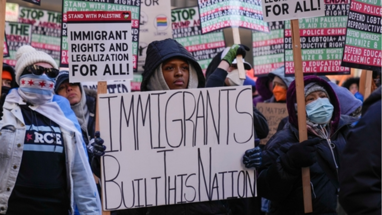 Migrants In US : ఆ నాలుగు దేశస్థులకు ట్రంప్ షాక్.. తక్షణమే దేశాన్ని విడవండి