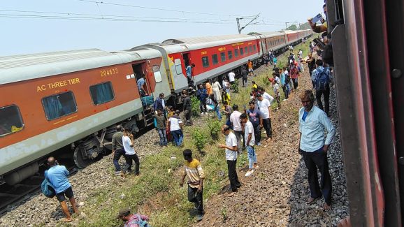 Kamakhya Express Derail: పట్టాలు తప్పిన ఎక్స్‌ప్రైస్ రైలు.. 11 ఏసీ బోగీలు పూర్తిగా.. అదే జరిగి ఉంటే?