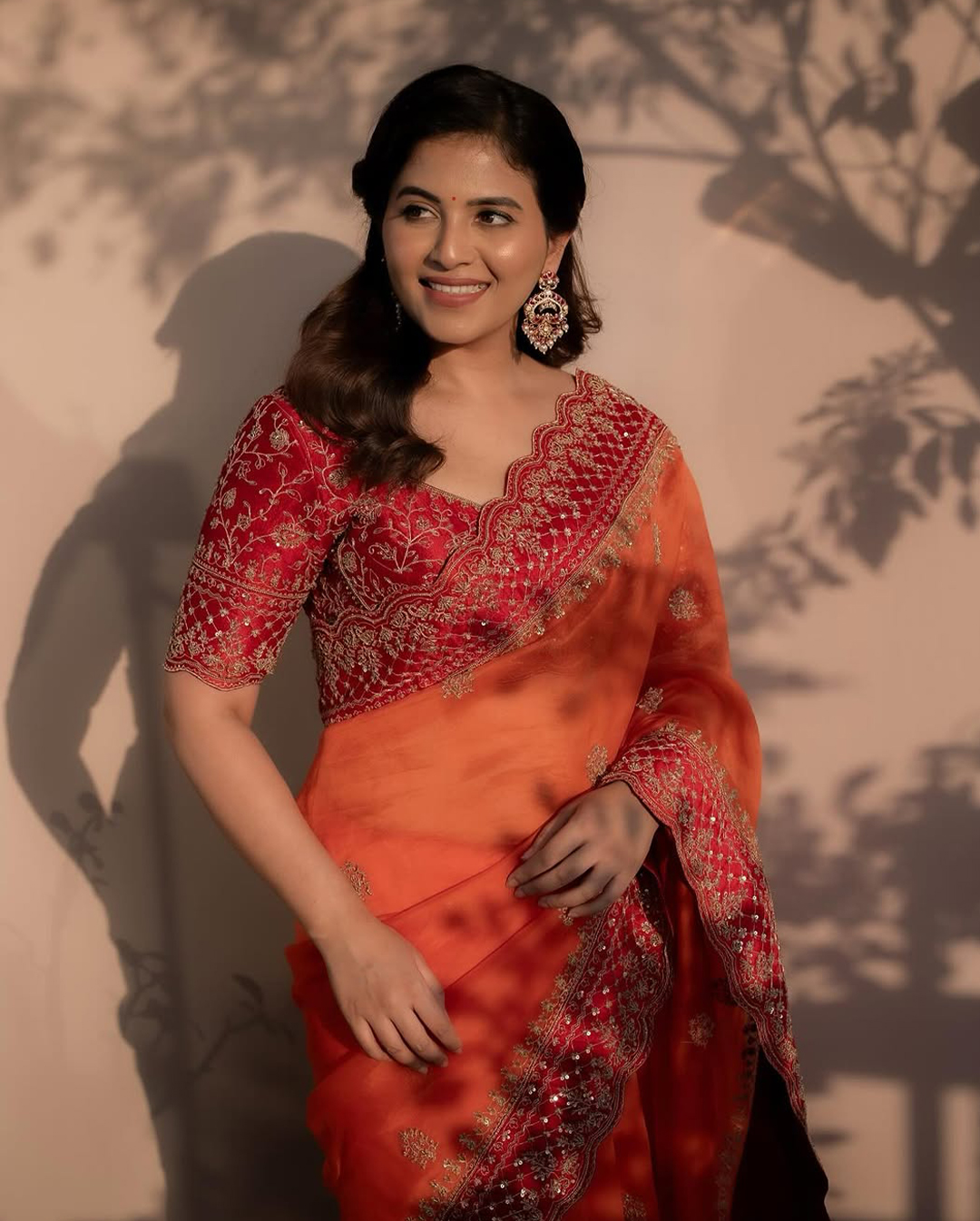 Actress Anjali: అధరాలు అదరహో అనిపించేలా.. అద్దంకి చీరకట్టిన ముద్దుగుమ్మ