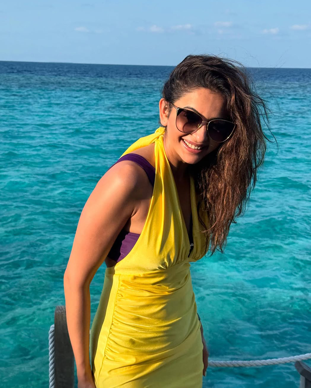 Rakul Preet Singh: బీచ్‌లో ఎంజాయ్ చేస్తున్న రకుల్.. అమ్మడి గ్లామర్ టచ్‌తో సోషల్ మీడియా షేక్
