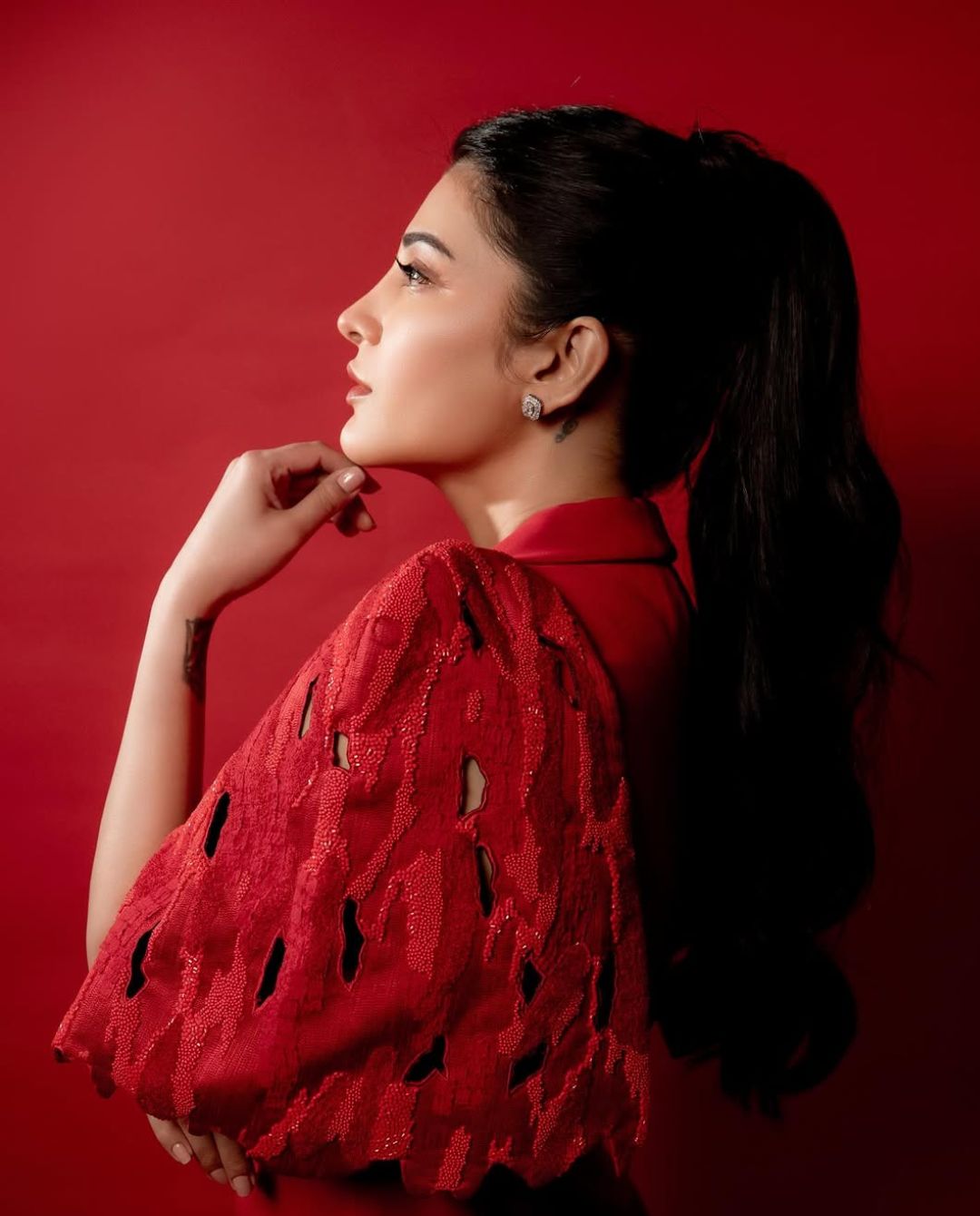Shruti Haasan: రెడ్ డ్రెస్ లో కైపెక్కిస్తున్న.. ఫోటోలు వైరల్..!