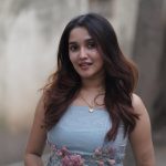 Anikha Surendran: క్యూట్ స్మైల్‌తో చంపేస్తున్న అనిఖా.. సింపుల్‌గా ఉన్నా అందంగా ఉందే.!