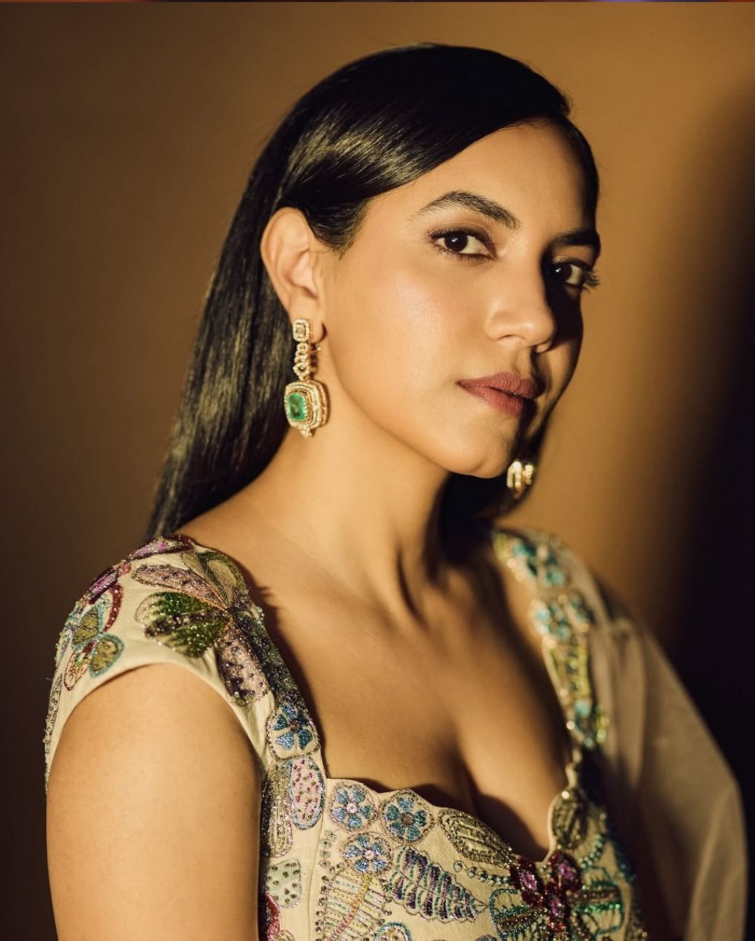 Ritu Varma: లెహెంగాలో తెలుగందం.. కొంటెచూపుతో కవ్విస్తూ..!