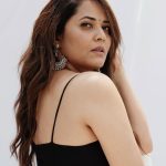Anasuya Bharadwaj: తెల్లచీరలో అనసూయ.. ఆ వయ్యారాలు తట్టుకోవడం కష్టమే.!