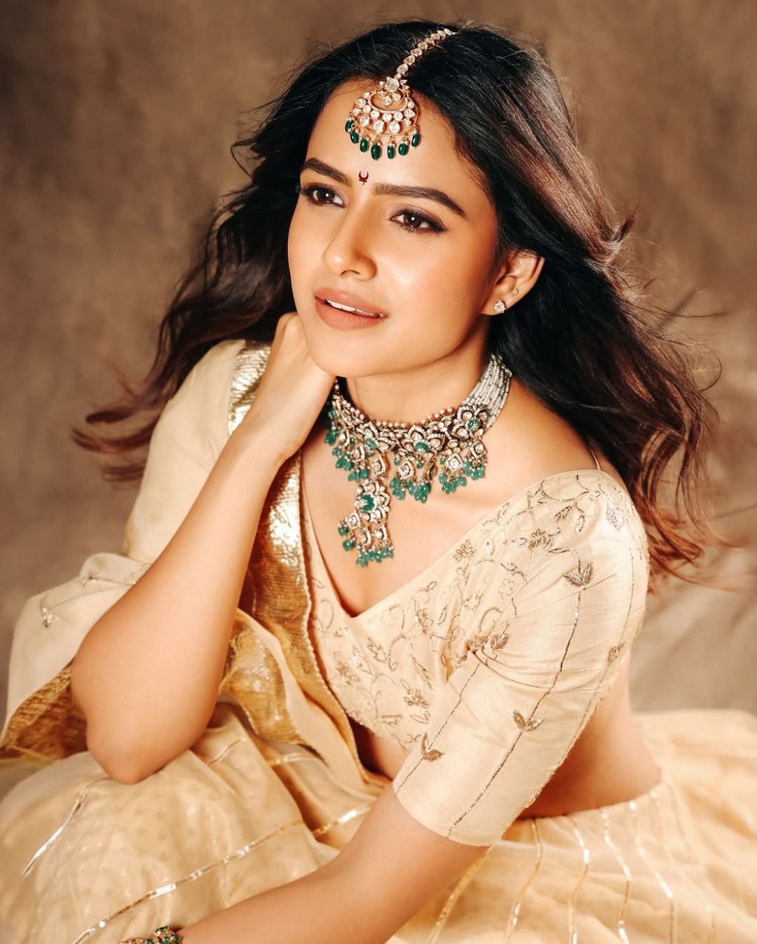 Vaishnavi Chaitanya: పెళ్లికూతురిలా ముస్తాబయిన వైష్ణవి.. చూడచక్కని తెలుగందం..