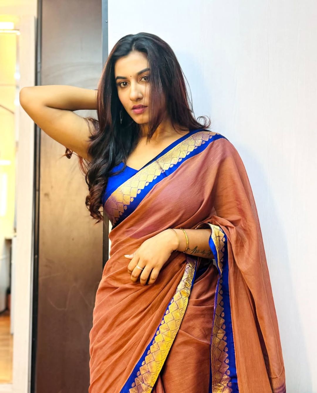 Vishnu Priya: నానమ్మ చీరలో తళుక్కుమని మెరిసిన విష్ణు ప్రియ..టూ ప్రిటీ కదా..!