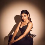 Shalini Pandey: బ్లాక్ డ్రెస్‌లో ‘అర్జున్ రెడ్డి’ బ్యూటీ.. ప్రీతి చూపుకు పడిపోక తప్పదు.!