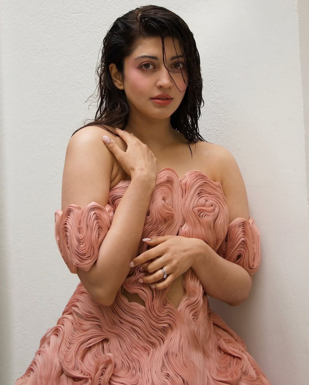 Pranitha Subhash: చూయింగ్ గమ్ డ్రెస్‌లో ప్రణీత.. వాట్ ఏ క్రియేటివిటీ.!