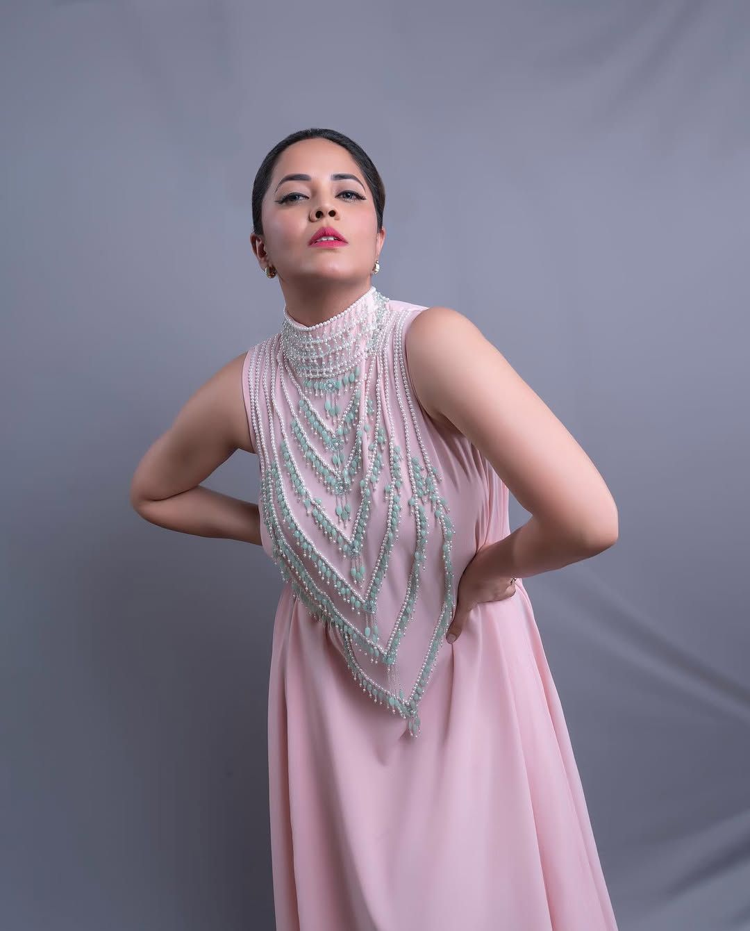 Anasuya: ఇదెక్కడి స్టైల్ గురూ.. సరికొత్తగా అనిపిస్తున్న అనసూయ..!