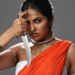 Divi Vadthya: కత్తిపట్టి కంటి చూపుతోనే చంపేస్తున్న బిగ్ బాస్ బ్యూటీ..!