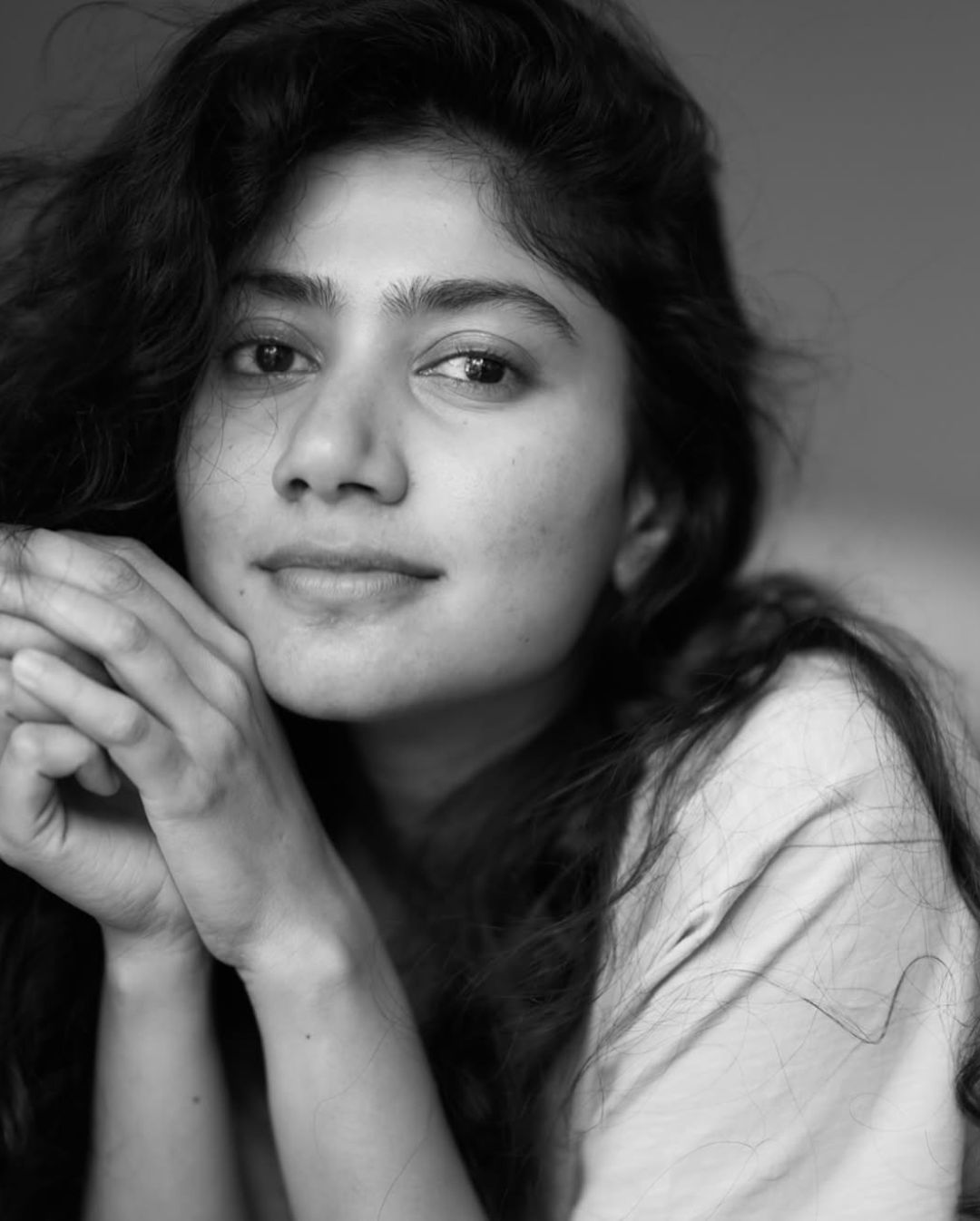 Sai Pallavi: బ్లాక్ అండ్ వైట్ ఫోటోల్లో సాయి పల్లవి.. అచ్చమైన అందమంటే ఇదేనేమో.!