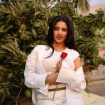 Daksha Nagarkar : మామిడి తోటలో పిక్‌నిక్… ఎవరు వస్తారంటూ దక్ష ఓపెన్ ఆఫర్..!