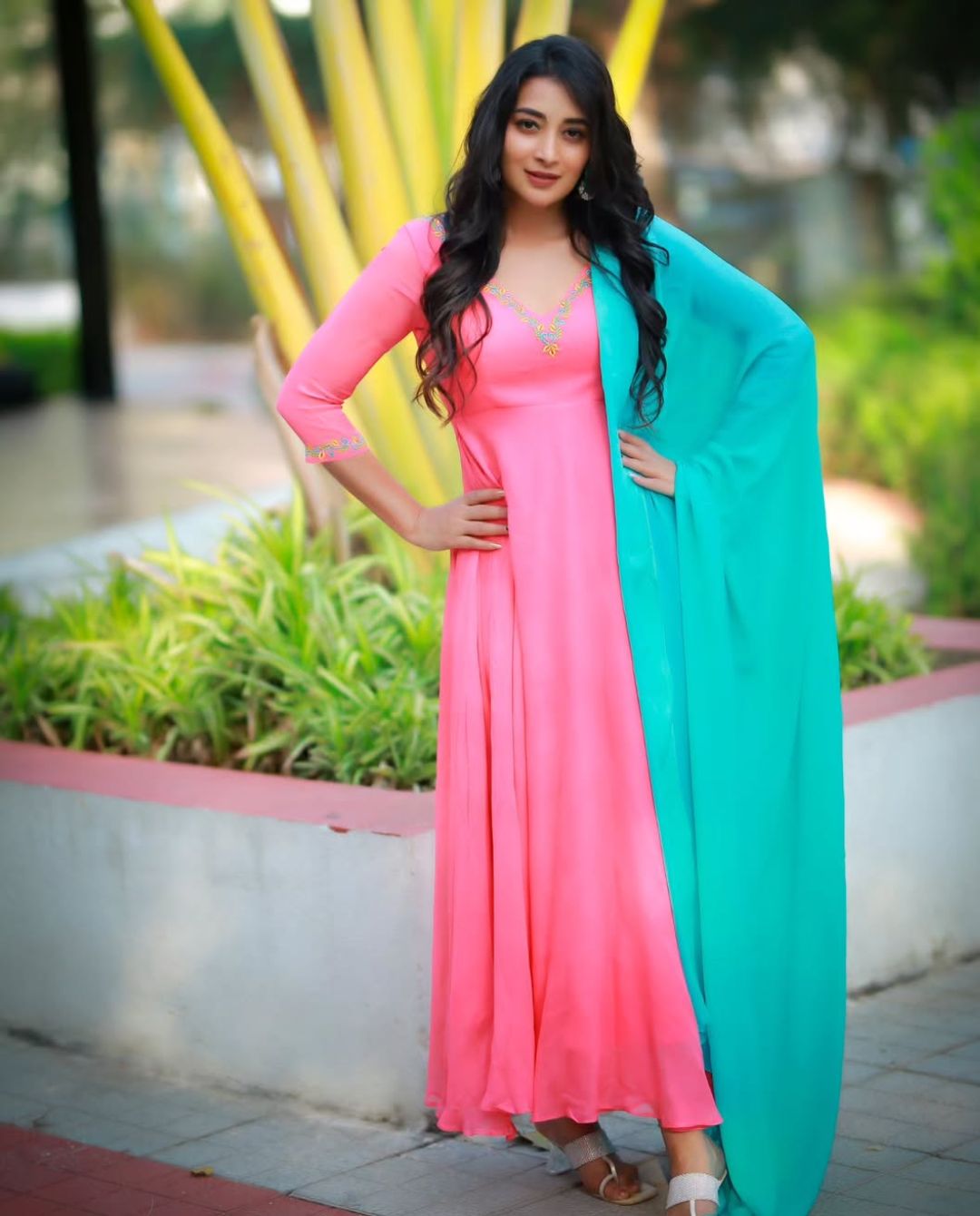 Bhanu Sri: సింపుల్ లుక్ లో ఆకట్టుకుంటున్న భాను.. అందానికి దాసోహమే..!