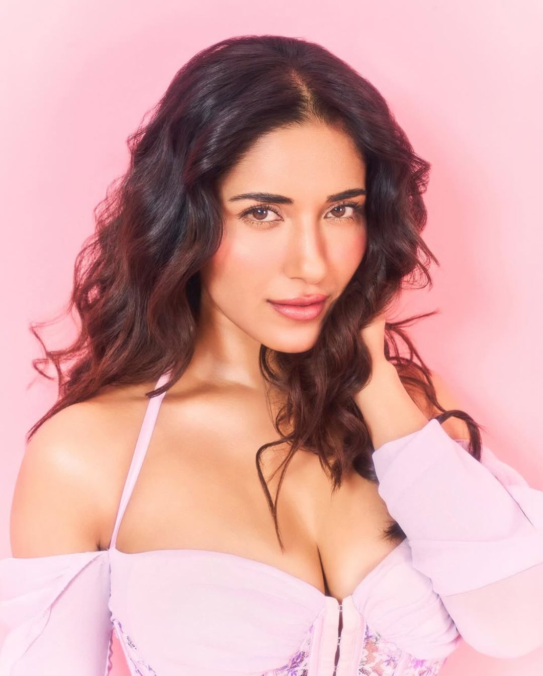 Ruhani Sharma: పింక్ డ్రెస్‌లో బార్బీలాగా మెరిసిపోతున్న రుహానీ.. అందాలన్నీ చూపిస్తూ రచ్చ..