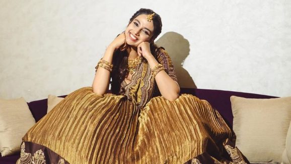 Meenakshi Chaudhary: పెళ్లిపై బోలెడు ఆశలున్నాయే.. అలాంటి వాడే కావాలంటున్న మీనాక్షి..!