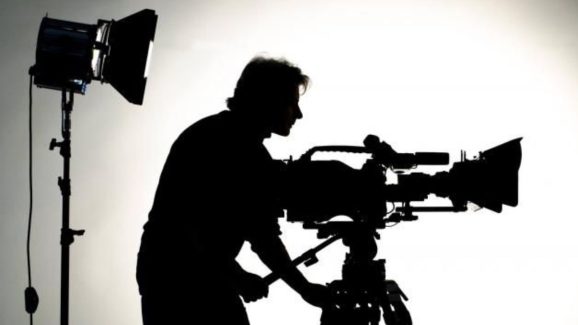 Director: ప్రశ్నించినందకు డైరెక్టర్‌పై కర్రలతో దాడి… ఆలస్యంగా వెలుగులోకి వచ్చిన ఘటన..!
