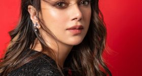 Aditi Rao Hydari :  అల్ట్రా స్టైలిష్ లుక్ లో అదితి అందాలు చూడతరమా.. కుర్రాళ్ళు ఫిదా..