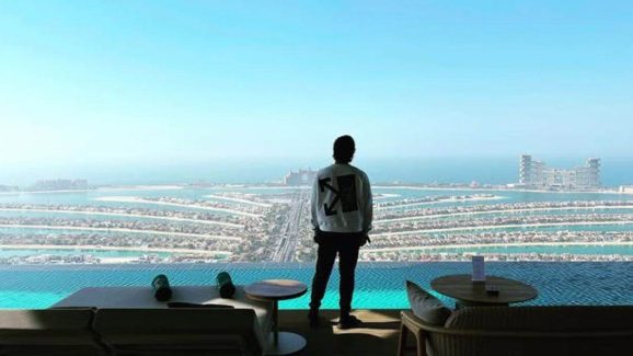 Allu Arjun: దుబాయ్ వీధుల్లో ఐకాన్ స్టార్… ఆ డైరెక్టర్ తో సీక్రెట్ మీటింగ్?