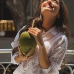 Ashika Ranganath : కొబ్బరి బొండం తో ఆషికా క్యూట్ సెల్ఫీ..
