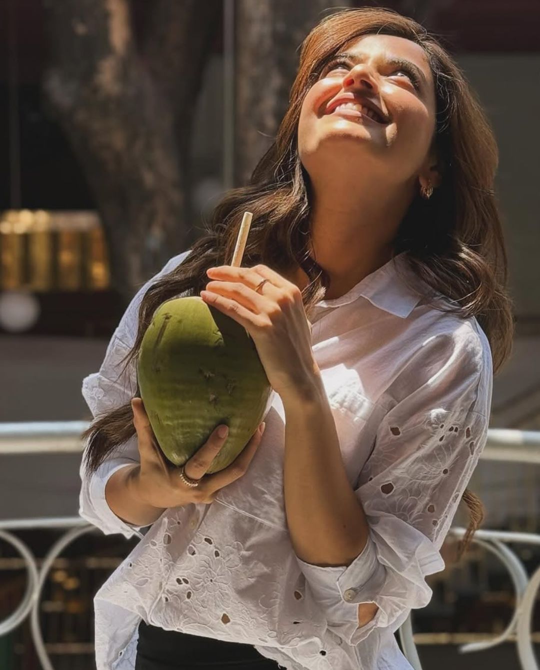 Ashika Ranganath : కొబ్బరి బొండం తో ఆషికా క్యూట్ సెల్ఫీ..
