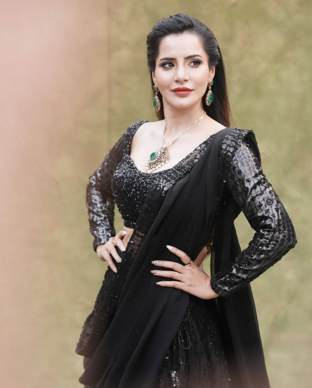 Ashu Reddy Photo Gallery