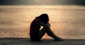 Depression: పురుషుల కంటే స్త్రీలే ఎక్కువగా డిప్రెషన్ బారిన పడతారు, ఎందుకు?