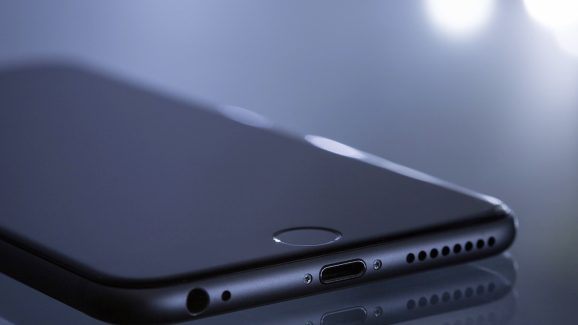 iPhone 16E: ఐఫోన్ ప్రియులకు అలర్ట్.. ఈ ఫీచర్లు లేకపోవడంపై సంస్థ క్లారిటీ