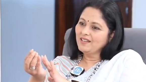 Jayasudha : క్రికెట్ టీంలా 11 మందిని కనాలనుకున్న జయసుధ… కానీ ఏమైందంటే?