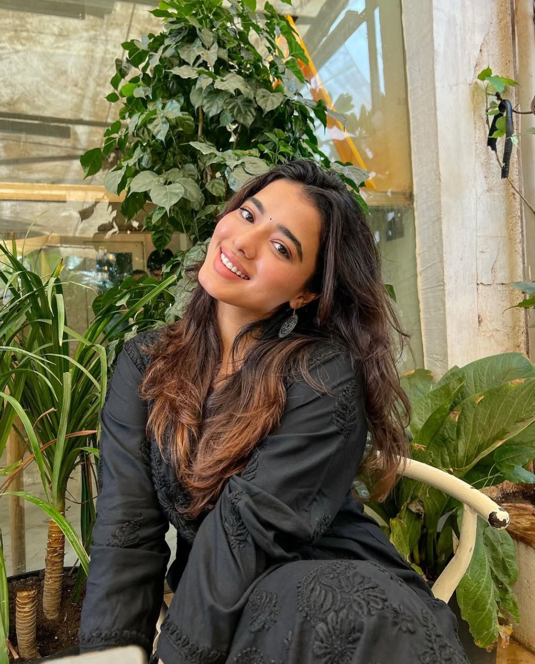 Ketika Sharma : బ్లాక్ డ్రెస్ లో కేతిక శర్మ కొంటె పోజులు.. సో క్యూట్..