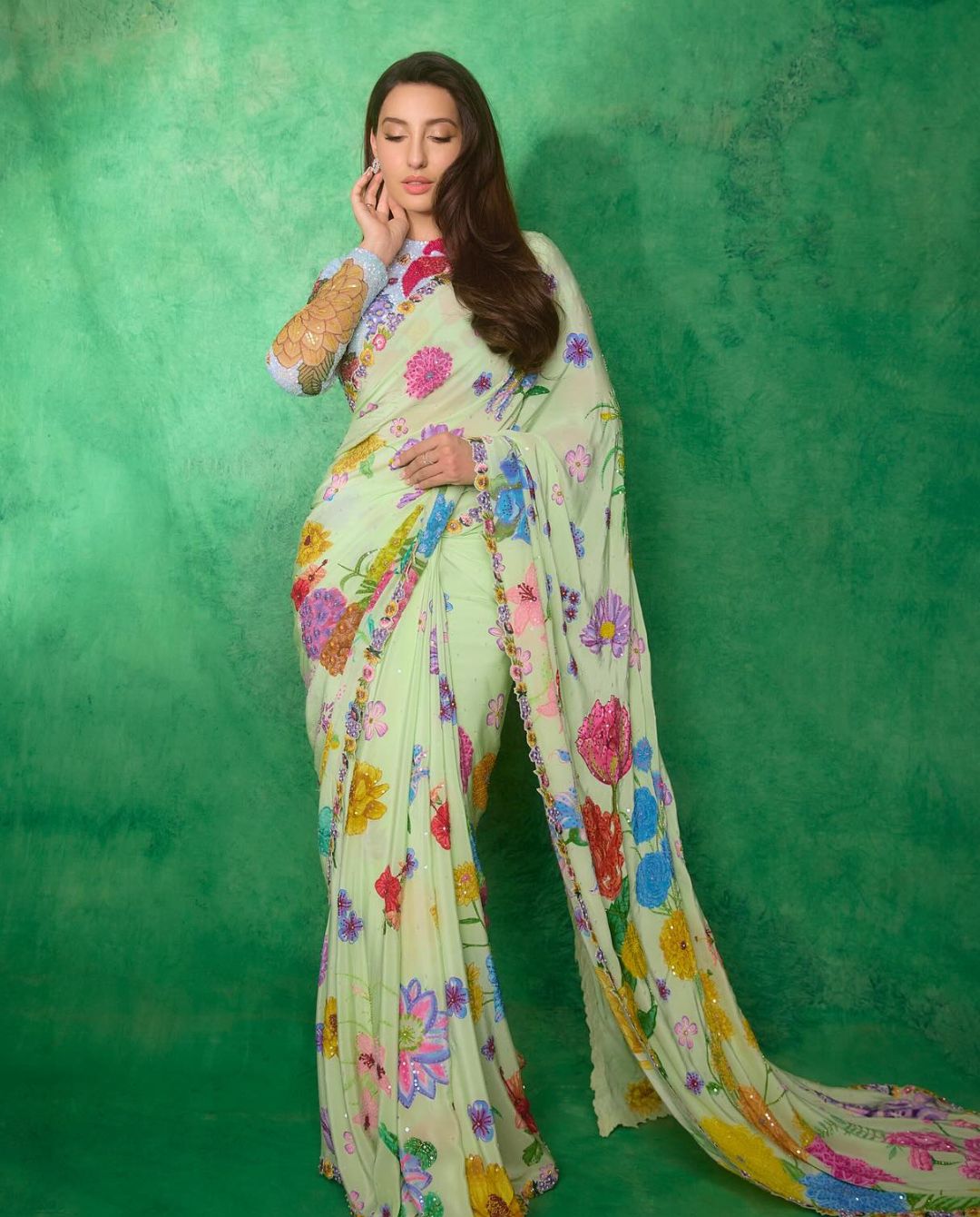 NoraFatehi : గ్రీన్ శారీలో నోరా అందాలు చూడతరమా.. ఎంత అందంగా ఉందో..