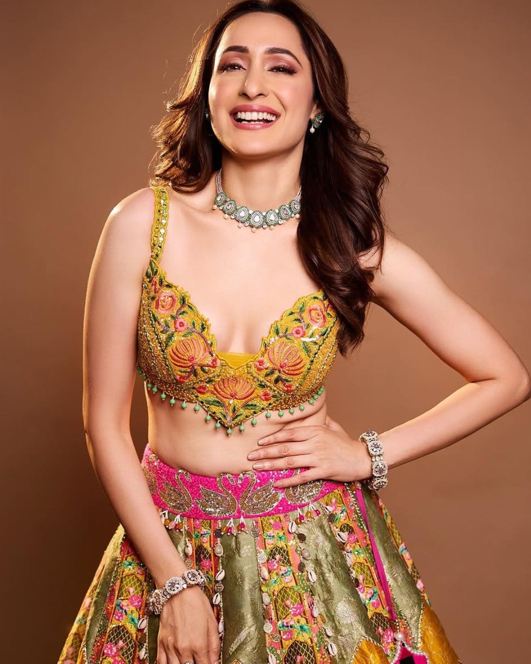 Pragya Jaiswal : గార్జీయస్ లుక్ లో మెరిసిపోతున్న ప్రగ్యా.. చూపు తిప్పుకోలేరు అంతే..